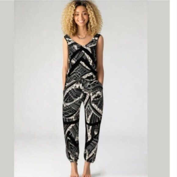 MISS Selfridge black and white Sleeveless jumpsuit - Picture 1 of 17